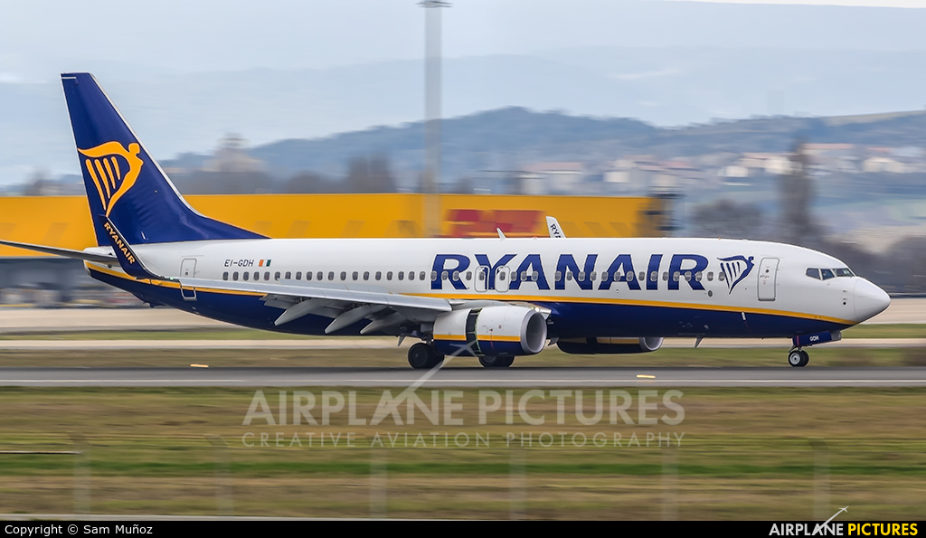 Ryanair EI-GDH aircraft at Vitoria