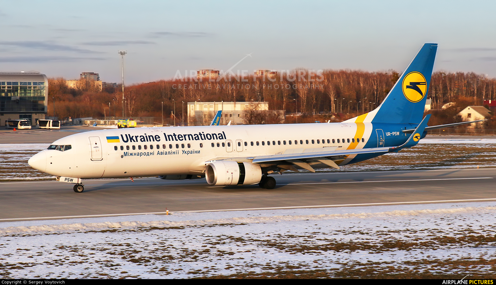 Ukraine International Airlines UR-PSW aircraft at Lviv Danylo Halytskyi International Airport (Lwów Skniłów)