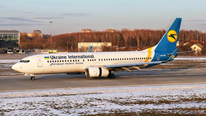 UR-PSW - Ukraine International Airlines Boeing 737-800