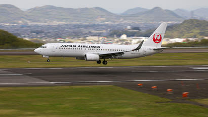 JA330J - JAL - Japan Airlines Boeing 737-800