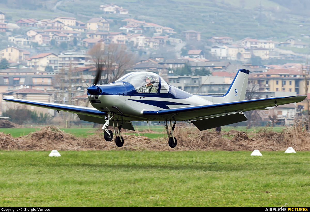 Private I-B084 aircraft at Costa Volpino