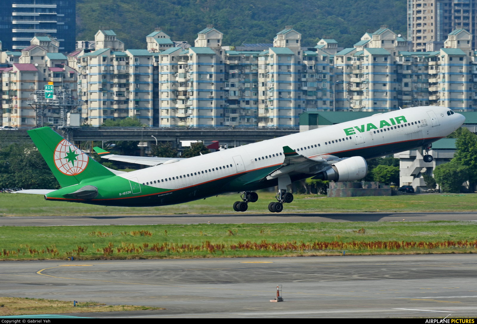 Eva Air B-16338 aircraft at Taipei Sung Shan/Songshan Airport