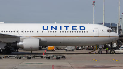N663UA - United Airlines Boeing 767-300ER