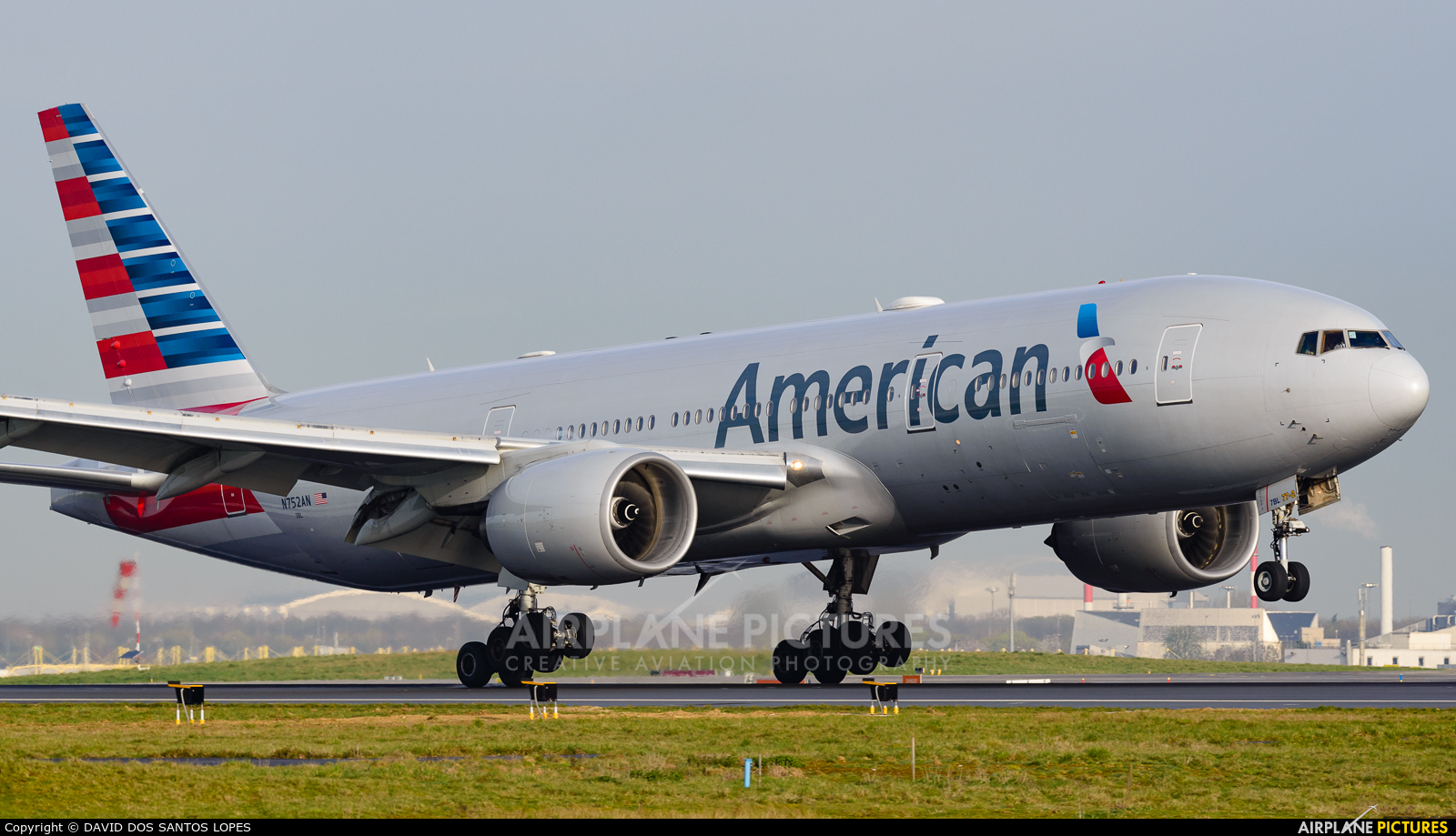 American Airlines N752AN aircraft at Paris - Charles de Gaulle