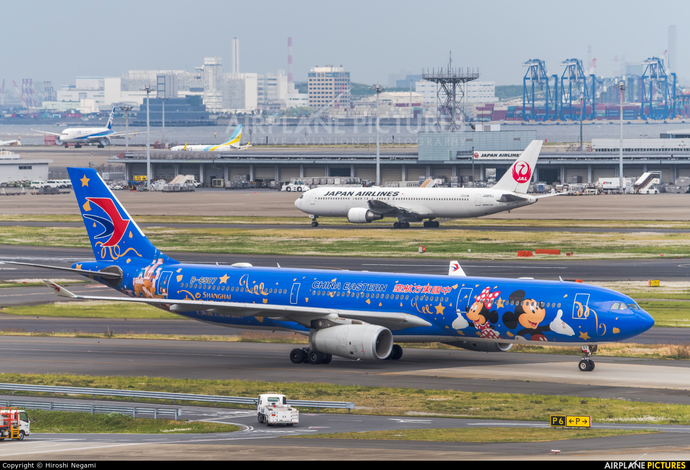 China Eastern Airlines B-6507 aircraft at Tokyo - Haneda Intl