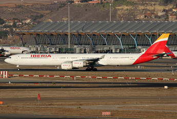 EC-IQR - Iberia Airbus A340-600