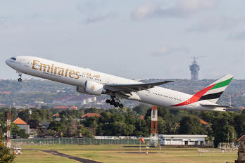 A6-EBZ - Emirates Airlines Boeing 777-300ER