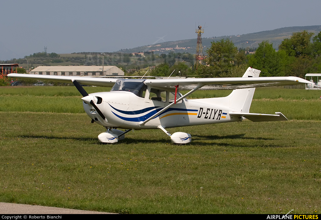 Private D-EIYR aircraft at Verona - Boscomantico