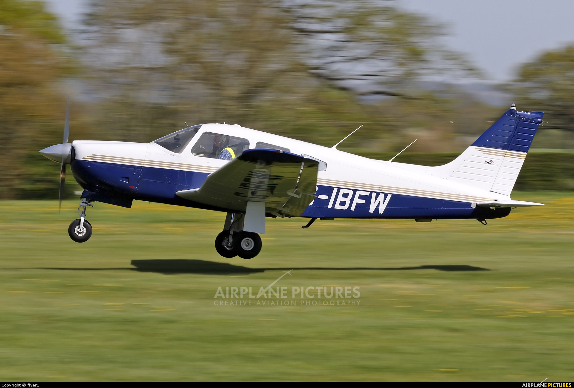 Private GIBFW aircraft at Lashenden / Headcorn