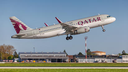 A7-AHW - Qatar Airways Airbus A320