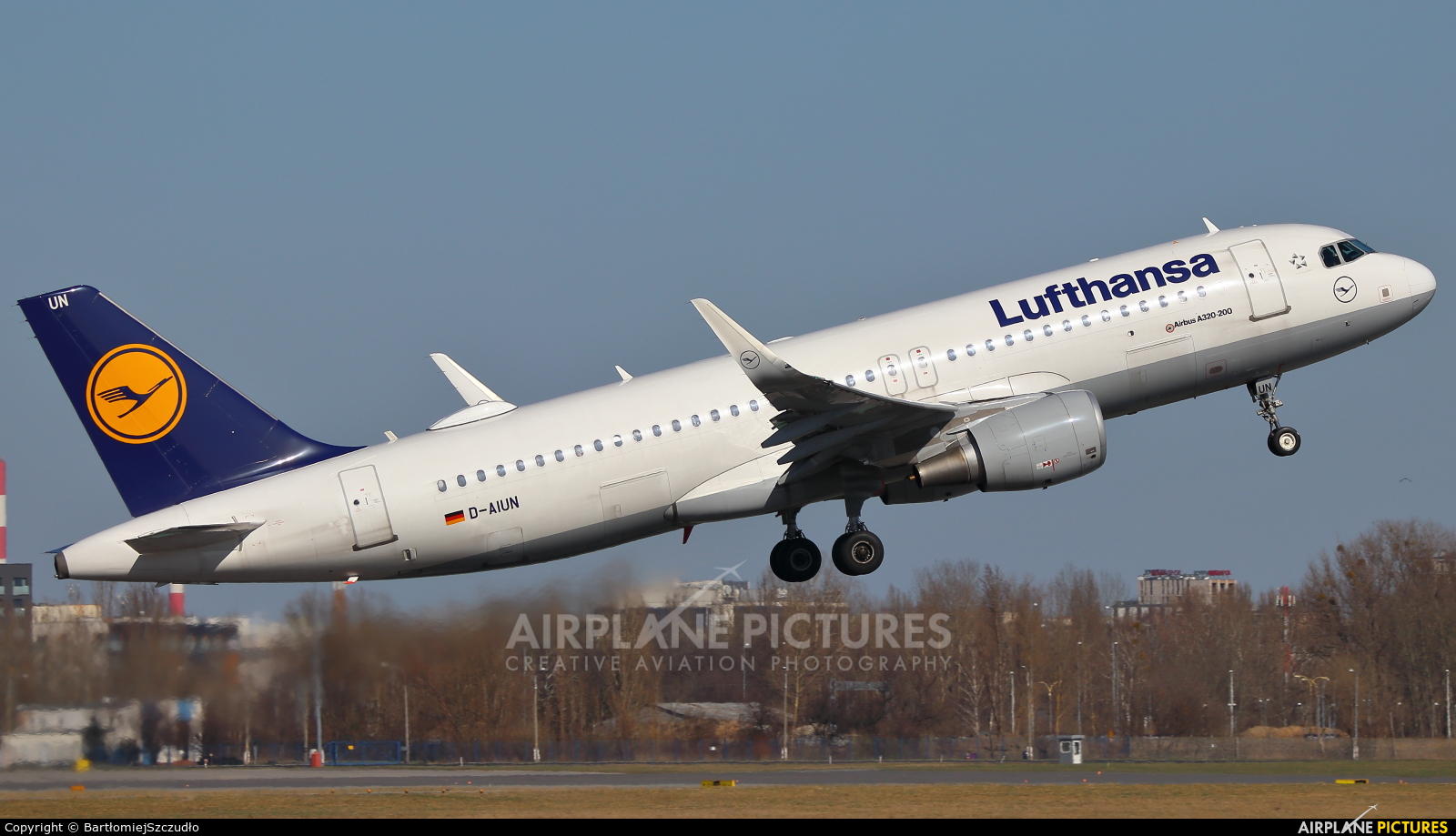 Lufthansa D-AIUN aircraft at Warsaw - Frederic Chopin