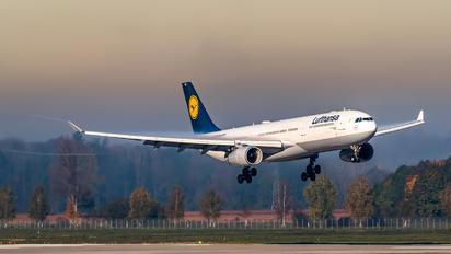 D-AIKA - Lufthansa Airbus A330-300