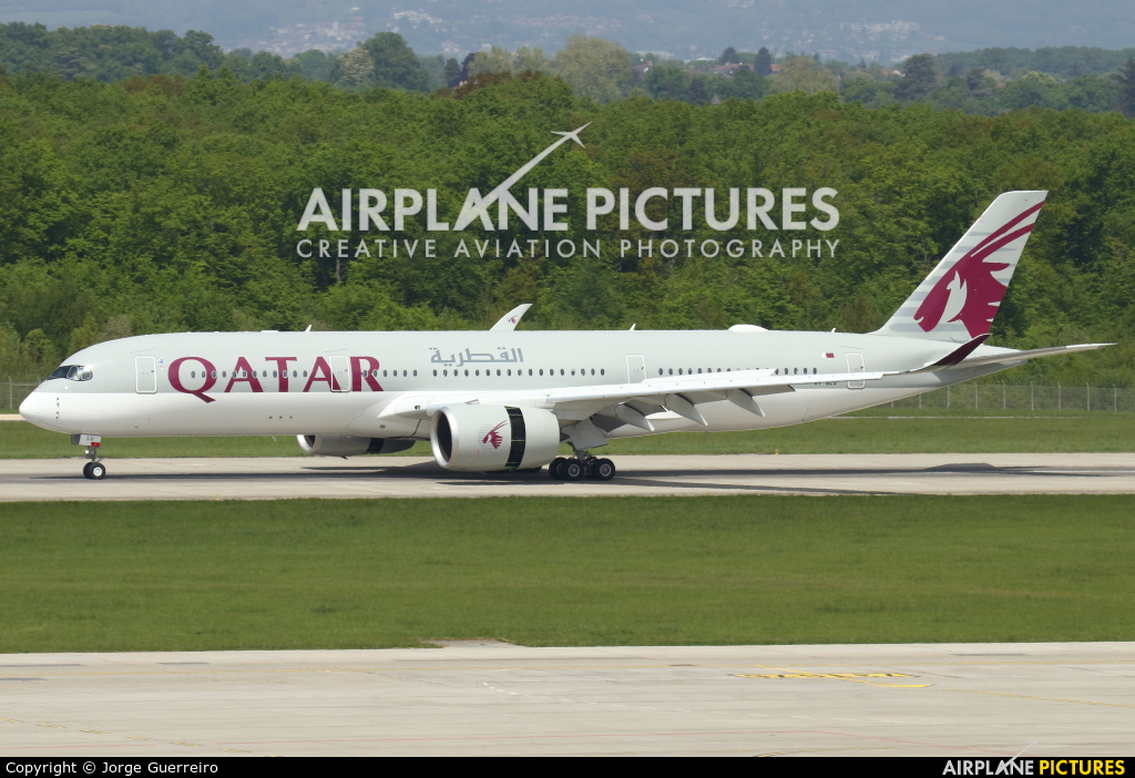 Qatar Airways A7-ALU aircraft at Geneva Intl