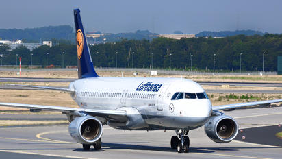 D-AIUJ - Lufthansa Airbus A320