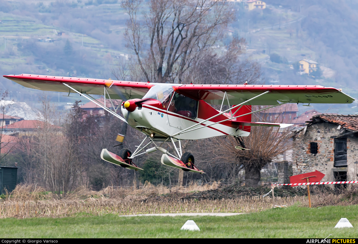 Private I-5409 aircraft at Costa Volpino