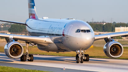 N282AY - American Airlines Airbus A330-200