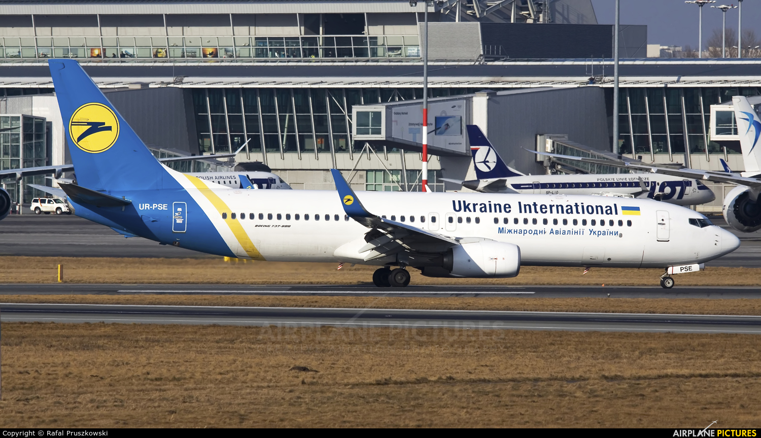 Ukraine International Airlines UR-PSE aircraft at Warsaw - Frederic Chopin