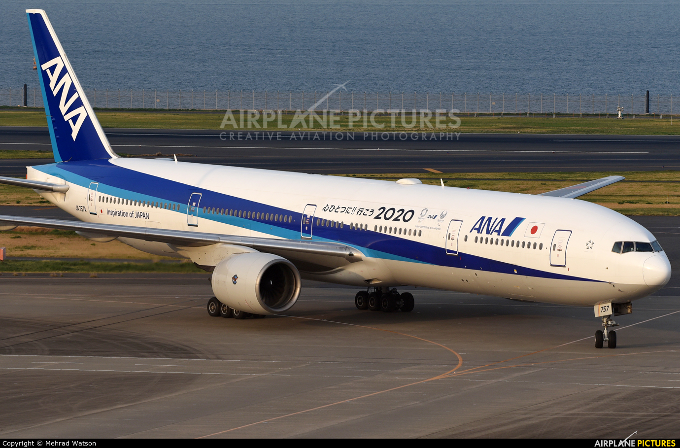 JA757A - ANA - All Nippon Airways Boeing 777-300 at Tokyo - Haneda 
