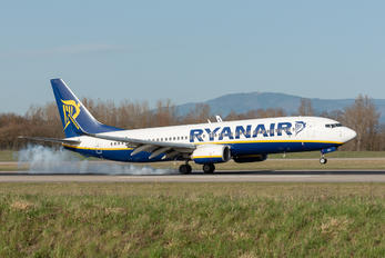 EI-ESV - Ryanair Boeing 737-800