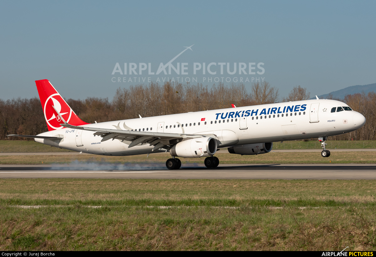 Turkish Airlines TC-JTE aircraft at Basel - Mulhouse- Euro