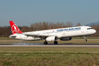 TC-JTE - Turkish Airlines Airbus A321