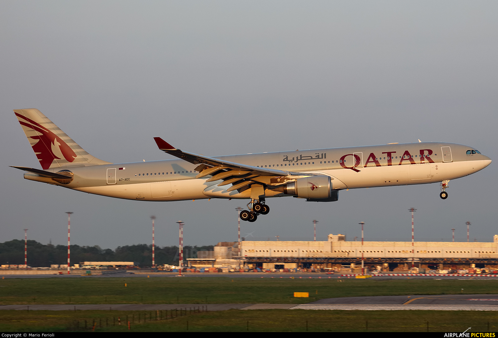 Qatar Airways A7-AEC aircraft at Milan - Malpensa
