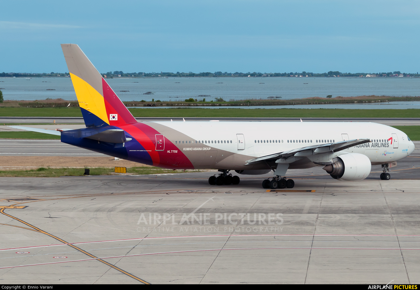 Asiana Airlines HL7756 aircraft at Venice - Marco Polo