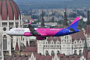 HA-LTA - Wizz Air Airbus A321