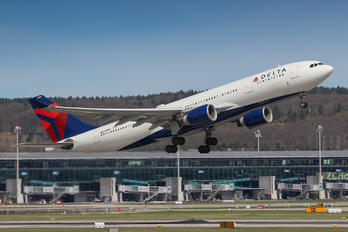 N855NW - Delta Air Lines Airbus A330-200