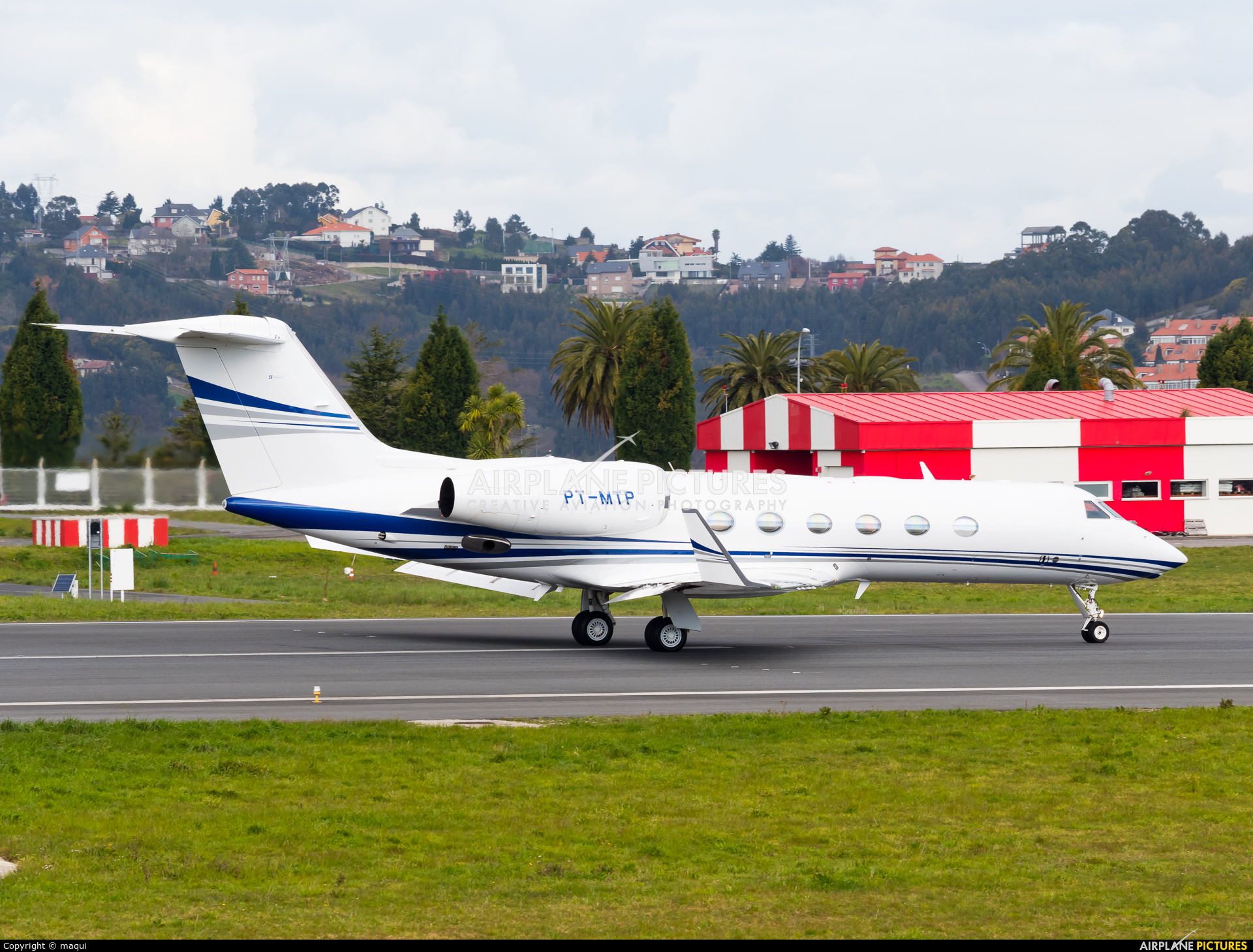 Private PT-MTP aircraft at La Coruña