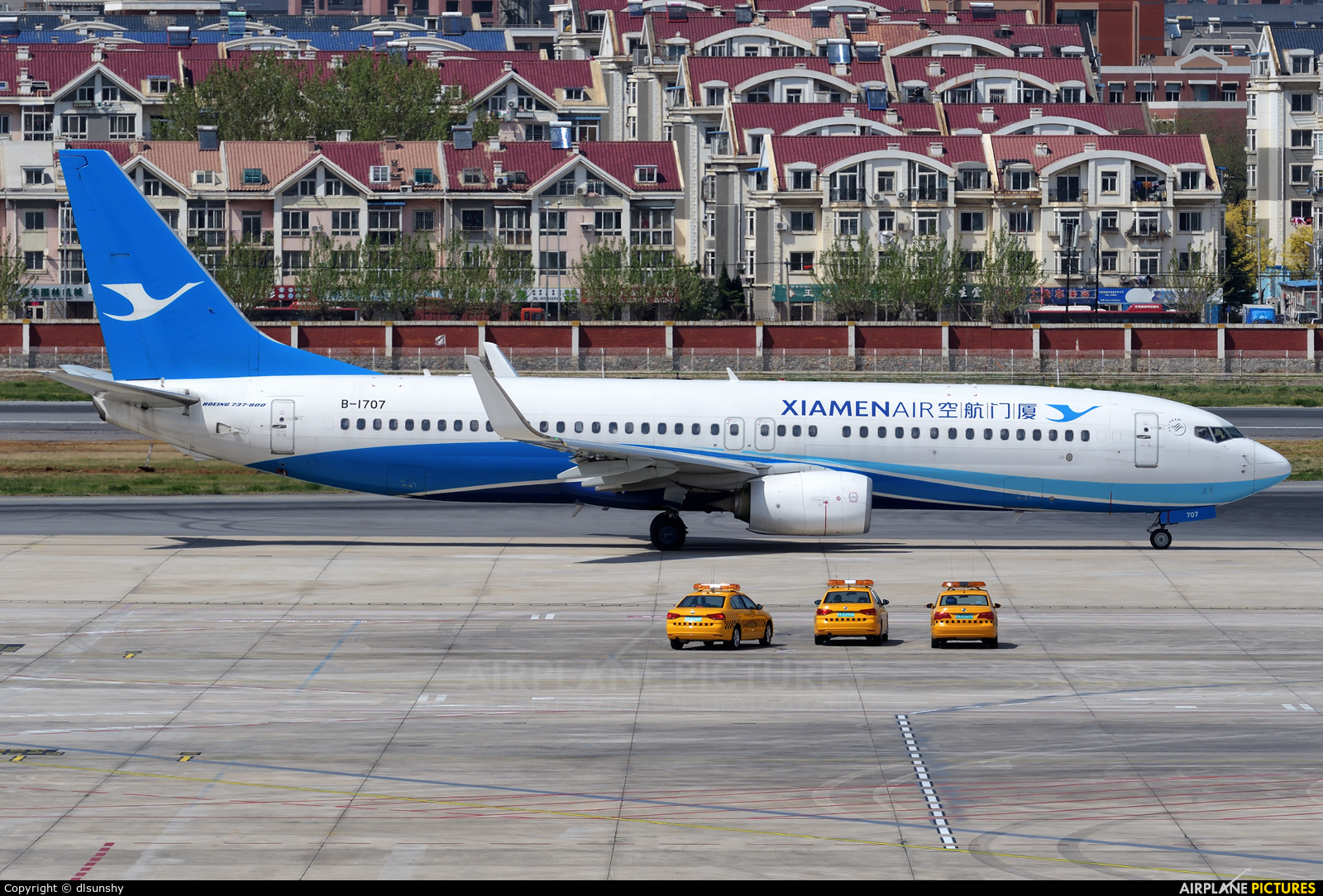 Xiamen Airlines B-1707 aircraft at Dalian Zhoushuizi Int'l