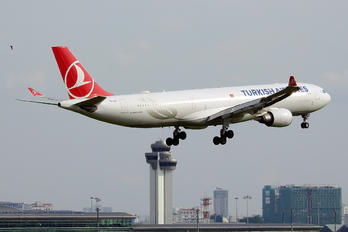 TC-LNG - Turkish Airlines Airbus A330-300