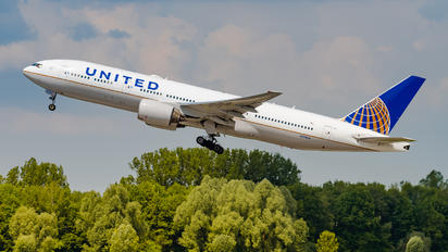 N798UA - United Airlines Boeing 777-200ER