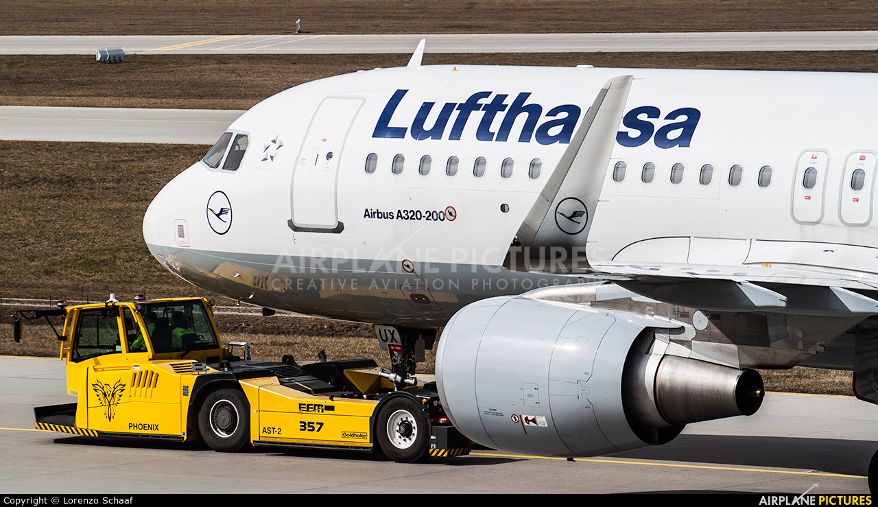 Lufthansa D-AIUX aircraft at Munich