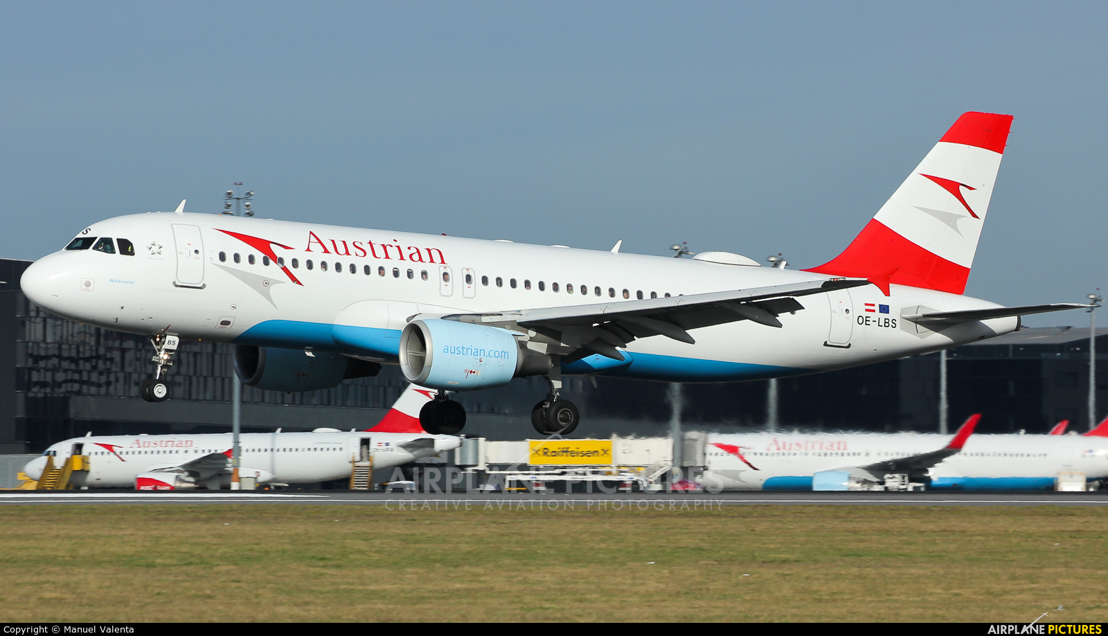 Austrian Airlines/Arrows/Tyrolean OE-LBS aircraft at Vienna - Schwechat