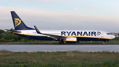 EI-ENH - Ryanair Boeing 737-800
