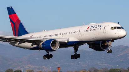 N6703D - Delta Air Lines Boeing 757-200