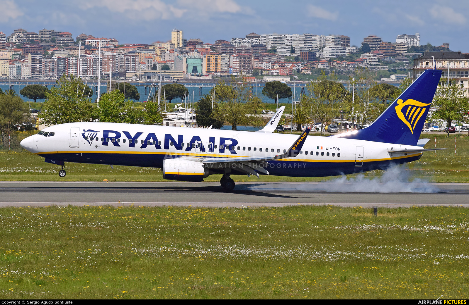 Ryanair EI-FON aircraft at Santander