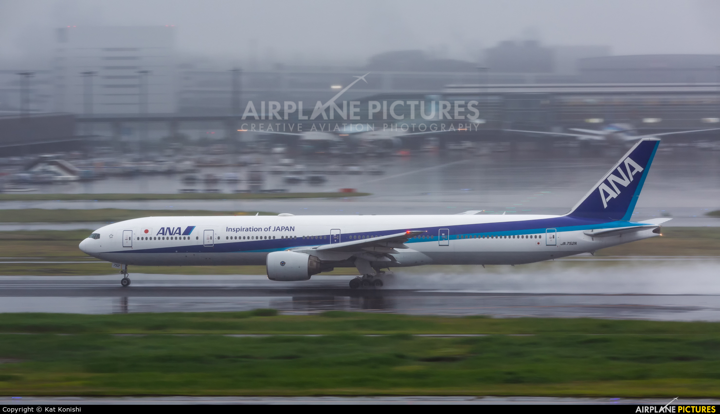 ANA - All Nippon Airways JA752A aircraft at Tokyo - Haneda Intl