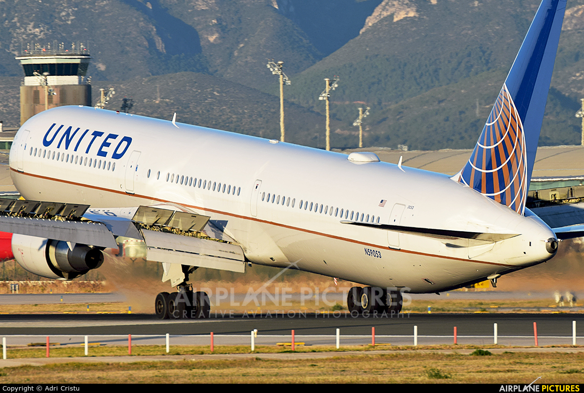 United Airlines N59053 aircraft at Barcelona - El Prat