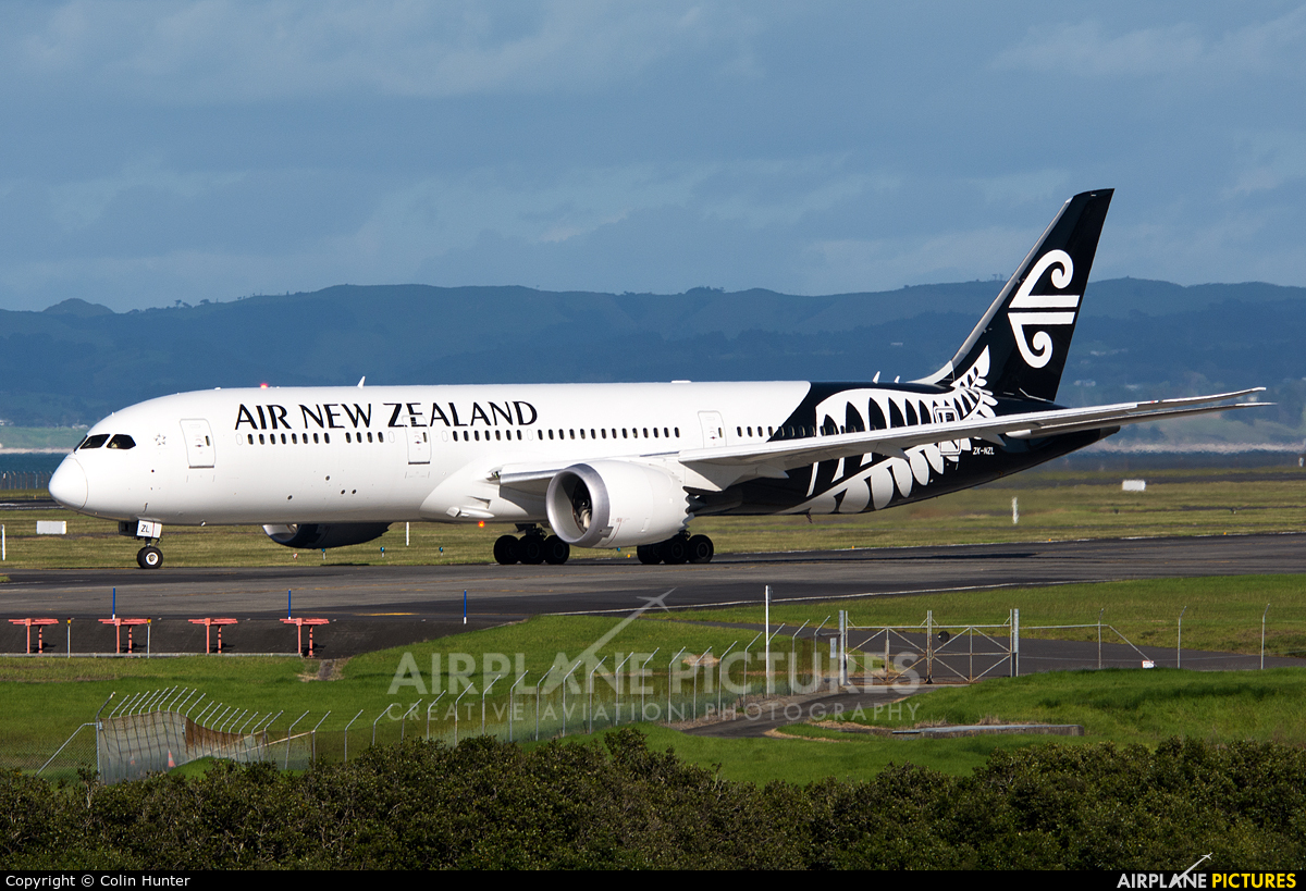 Air New Zealand ZK-NZL aircraft at Auckland Intl