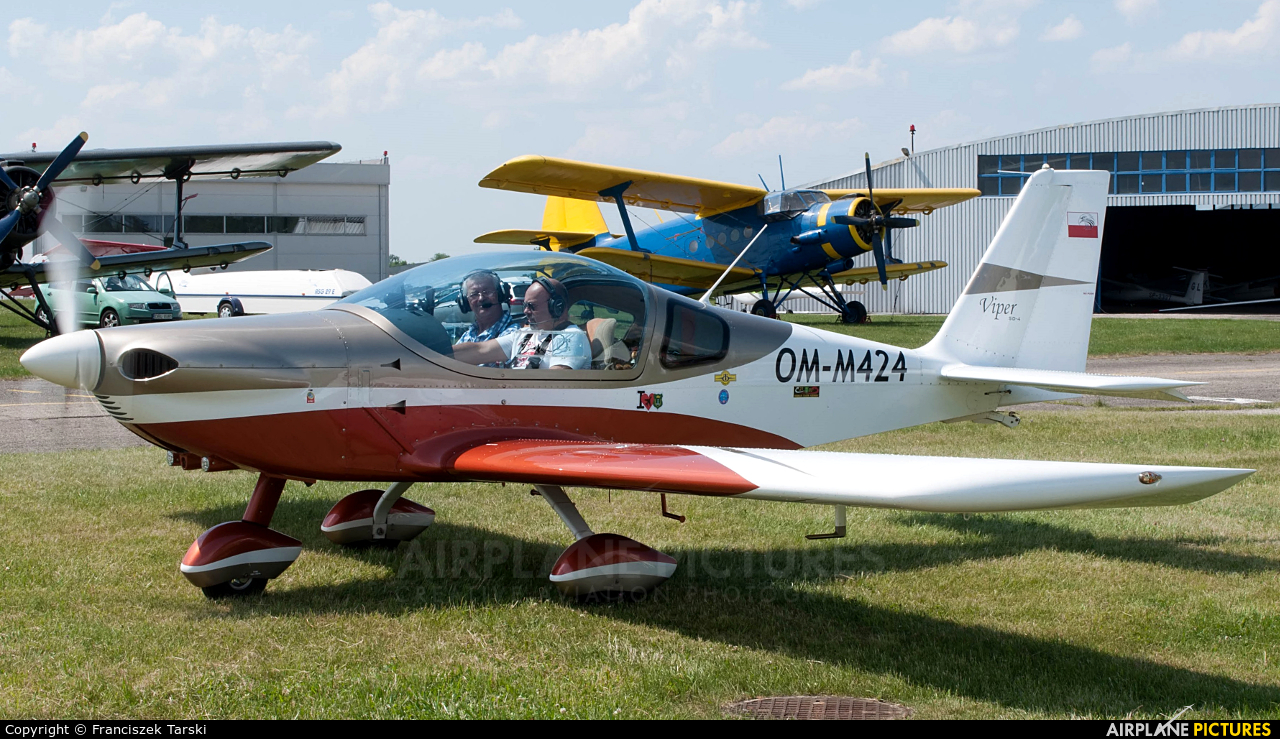 Private OM-M424 aircraft at Czestochowa - Rudniki