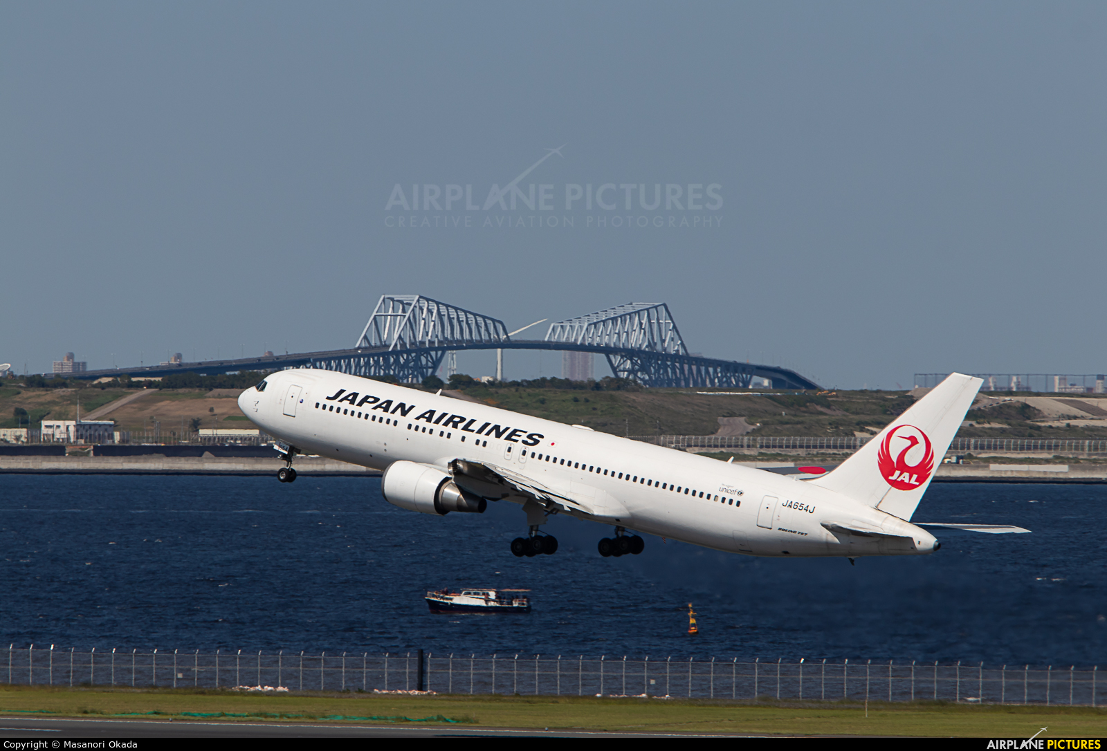 JAL - Japan Airlines JA654J aircraft at Tokyo - Haneda Intl