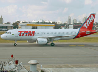 PR-MHF - TAM Airbus A320
