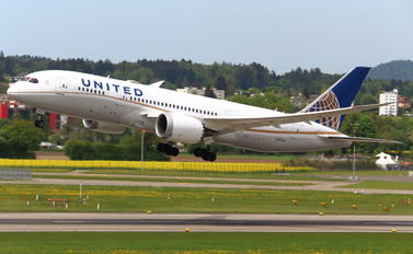 N26910 - United Airlines Boeing 787-8 Dreamliner