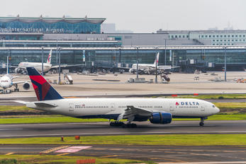 N865DA - Delta Air Lines Boeing 777-200ER