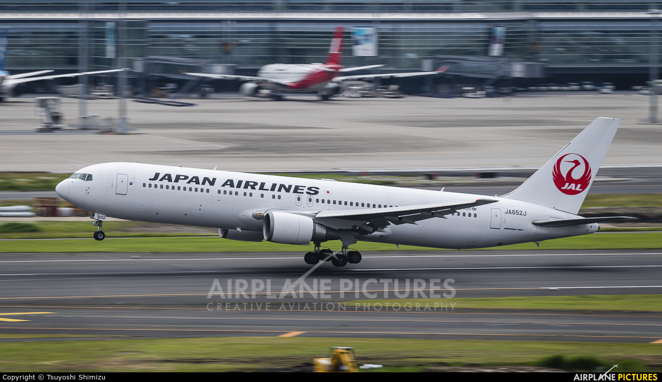 JAL - Japan Airlines JA652J aircraft at Tokyo - Haneda Intl