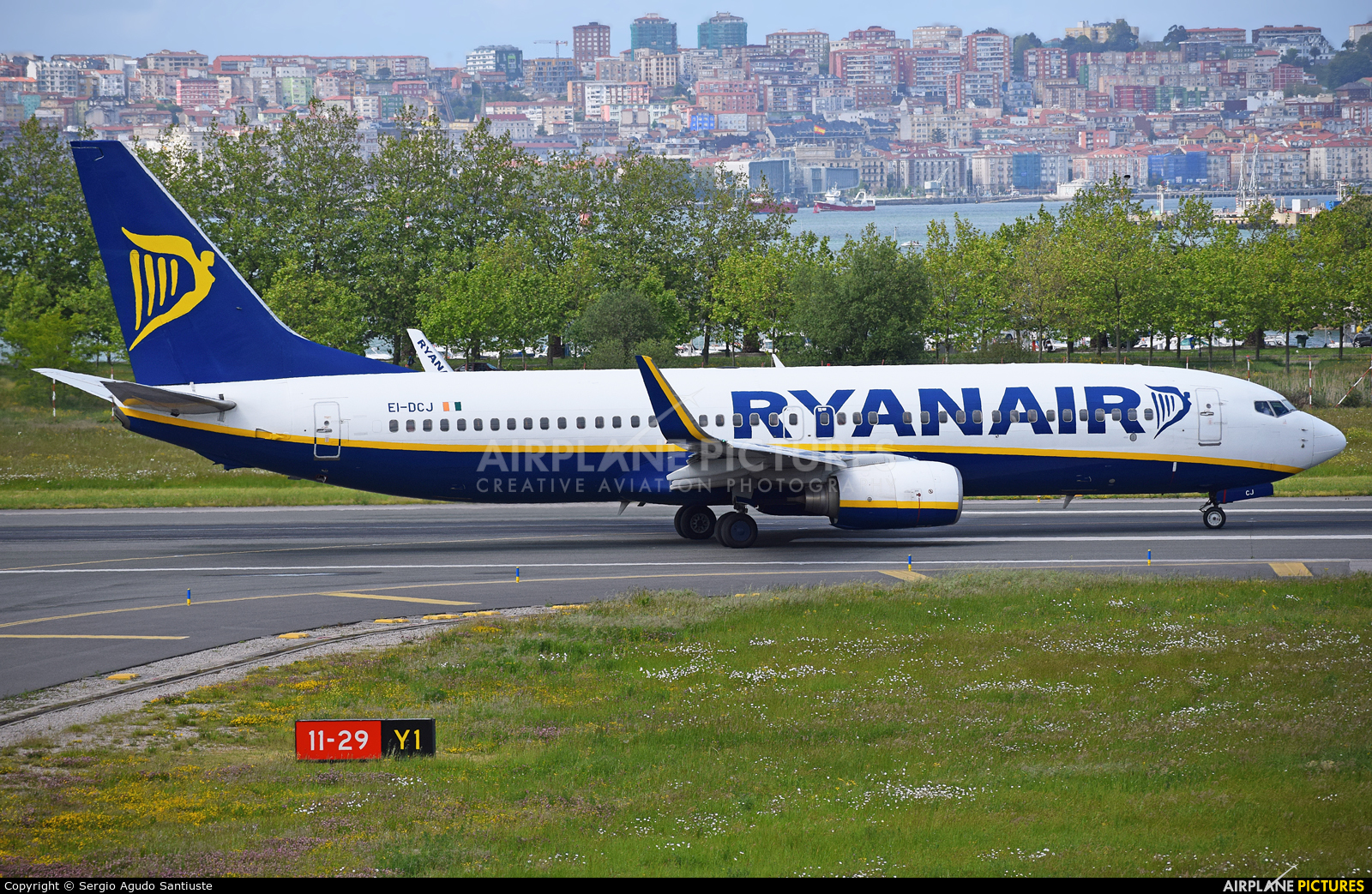 Ryanair EI-DCJ aircraft at Santander