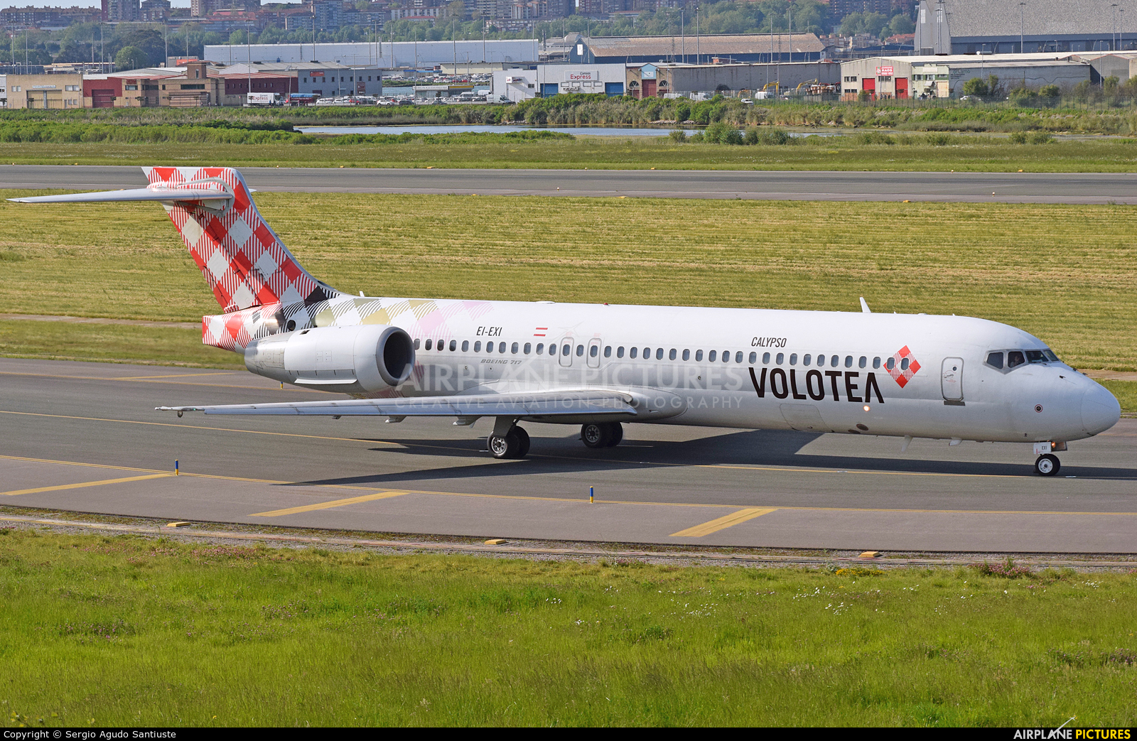 Volotea Airlines EI-EXI aircraft at Santander
