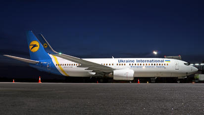 UR-PSM - Ukraine International Airlines Boeing 737-800